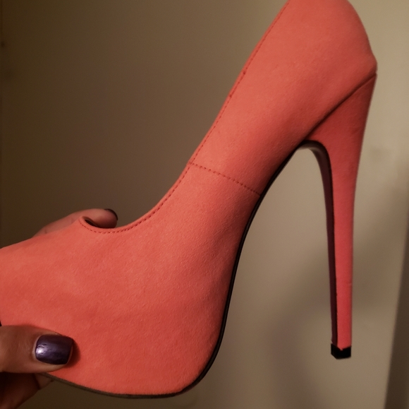 High heels - Picture 2 of 2